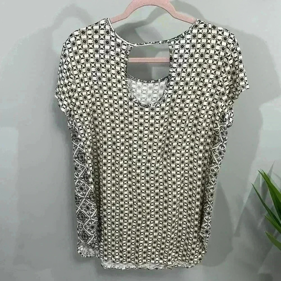 M&E - Short Sleeve  Top - XL - Picture 2 of 5